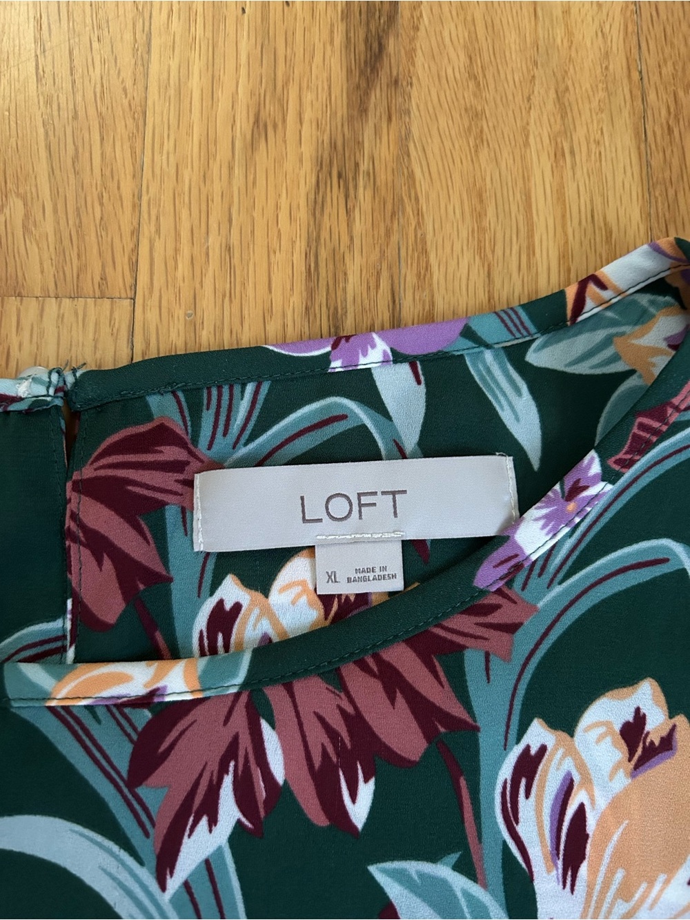 LOFT Dark Green Floral Ruffle Shell - Picture 2 of 6